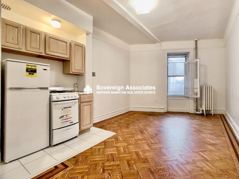 936 W End Ave in New York, NY - Building Photo