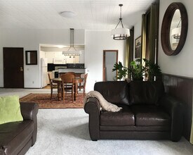 345 3rd St, Unit Fletcher in Farmington, MN - Foto de edificio - Building Photo