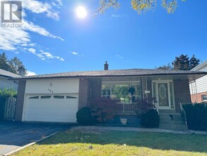 384 Becker Rd in Richmond Hill, ON - Building Photo - Building Photo