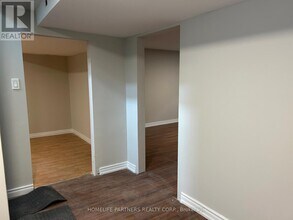 40 Strathavon Dr in Toronto, ON - Building Photo - Building Photo