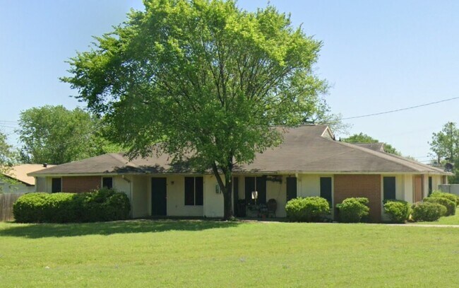920 E Sumpter St in Mexia, TX - Building Photo - Building Photo
