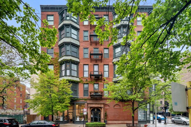 104 W Oak St, Unit 3E in Chicago, IL - Foto de edificio - Building Photo