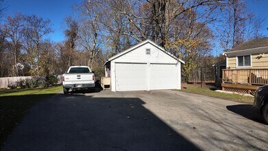 61 Thomas St in Dedham, MA - Building Photo - Building Photo