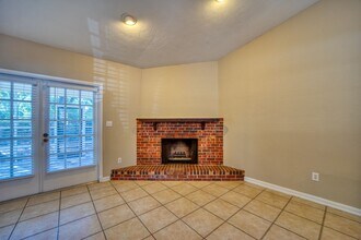 2447 NW 54th Blvd in Gainesville, FL - Building Photo - Building Photo