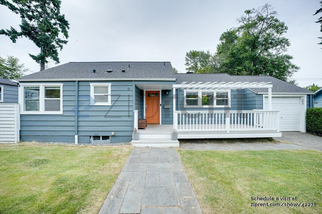4522 NE 54th St in Seattle, WA - Building Photo