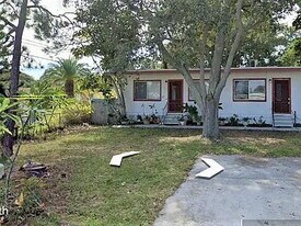 10530 68th Ave in Seminole, FL - Building Photo