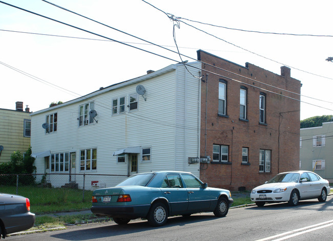 16-18 High St in Green Island, NY - Foto de edificio - Building Photo