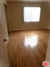 7321 Ventura Canyon Ave in Los Angeles, CA - Building Photo - Building Photo