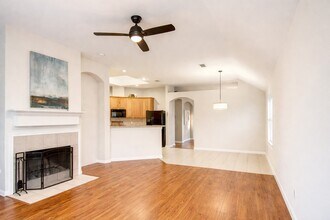 11413 Easton Springs Dr in Pearland, TX - Building Photo - Building Photo