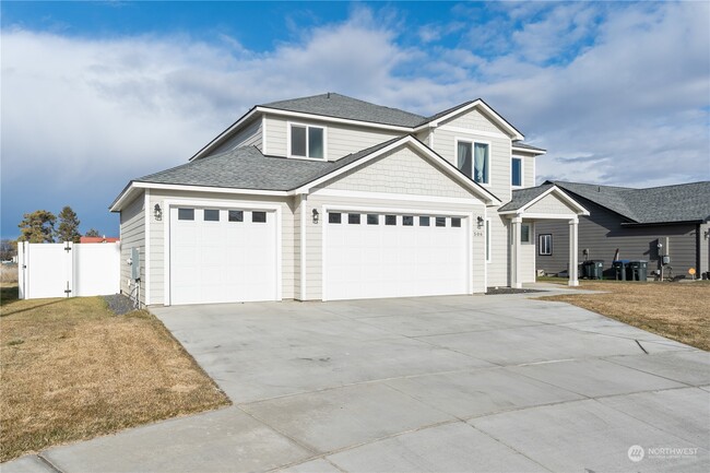 506 E Grace Taylor St in Moses Lake, WA - Building Photo - Building Photo