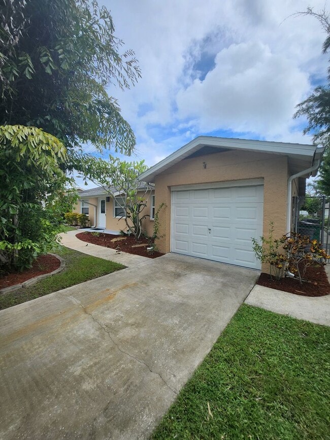 526 Trend Rd in Melbourne, FL - Building Photo - Building Photo