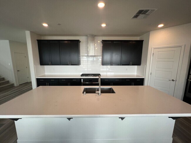4001 Lofgren Ave in Sacramento, CA - Building Photo - Building Photo