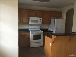 4008 Parkplace Ave, Unit 4 in Pharr, TX - Foto de edificio - Building Photo