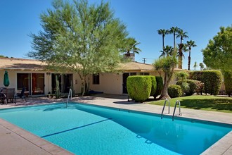 Thornhill Apartments in Palm Springs, CA - Foto de edificio - Building Photo