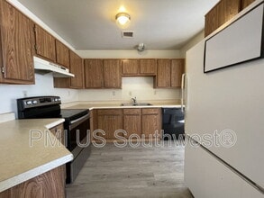 8132 E Lakeshore Dr in Prescott Valley, AZ - Building Photo - Building Photo