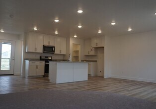 3095 N Indigo Lp in Layton, UT - Foto de edificio - Building Photo