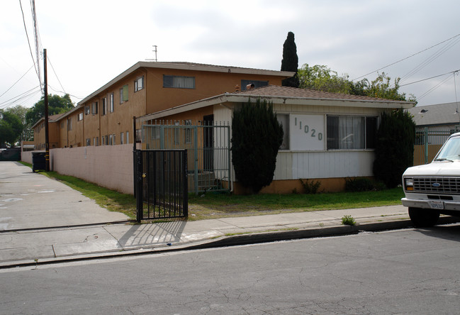 11020 S Osage Ave in Inglewood, CA - Foto de edificio - Building Photo