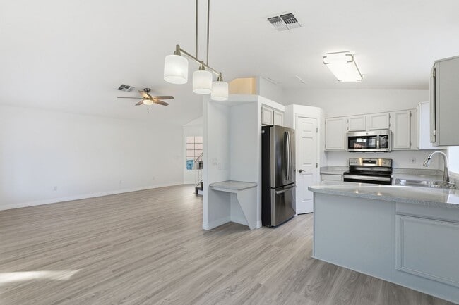 19016 N 37th St in Phoenix, AZ - Building Photo - Building Photo