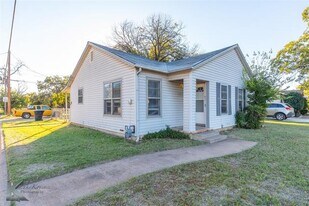 301 S Mockingbird Ln in Abilene, TX - Building Photo