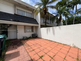 8114 SW 81st Ter in Miami, FL - Building Photo