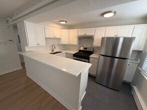 26 E Washington Ave in Lake Bluff, IL - Foto de edificio - Building Photo