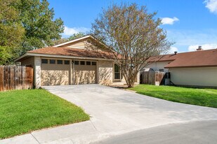 5314 Lake Golden Dr in San Antonio, TX - Building Photo