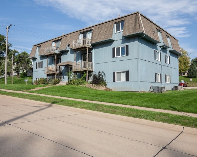 Valley View in Bettendorf, IA - Foto de edificio - Building Photo