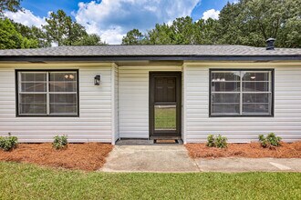 710 Fleming Rd in Hinesville, GA - Building Photo - Building Photo