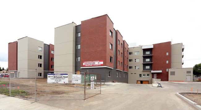 Sakaw Terrace in Edmonton, AB - Building Photo - Building Photo