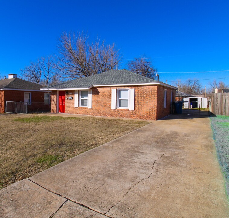 229 E Jacobs Dr in Midwest City, OK - Building Photo