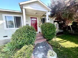 1136 8th St in Hermosa Beach, CA - Building Photo