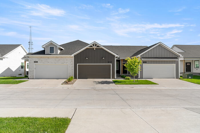 1032 NW Bethel Ln in Waukee, IA - Building Photo