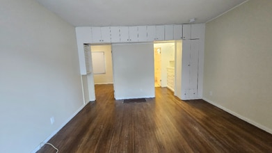 519 N Gardner St in Los Angeles, CA - Foto de edificio - Building Photo