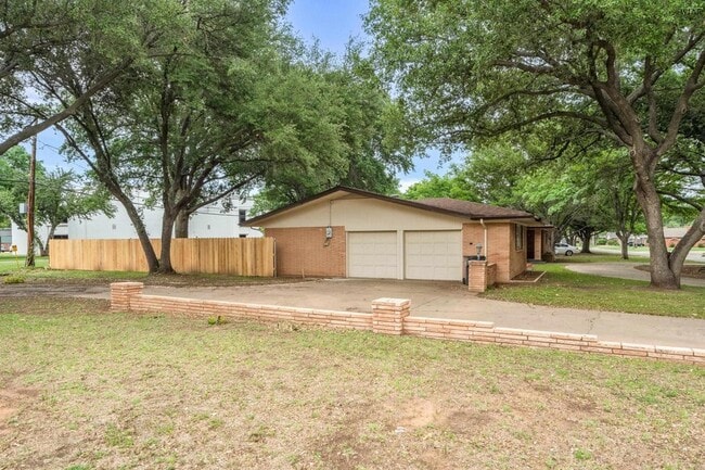 2108 Granada Dr in Wichita Falls, TX - Building Photo - Building Photo