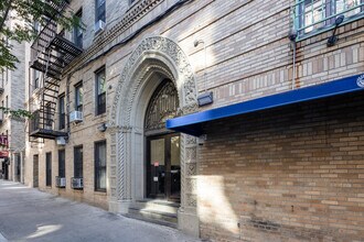 831 W 181st St in New York, NY - Foto de edificio - Building Photo