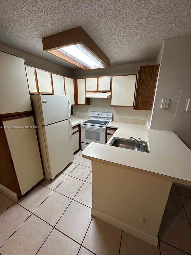641 Lyons Rd in Coconut Creek, FL - Building Photo - Building Photo