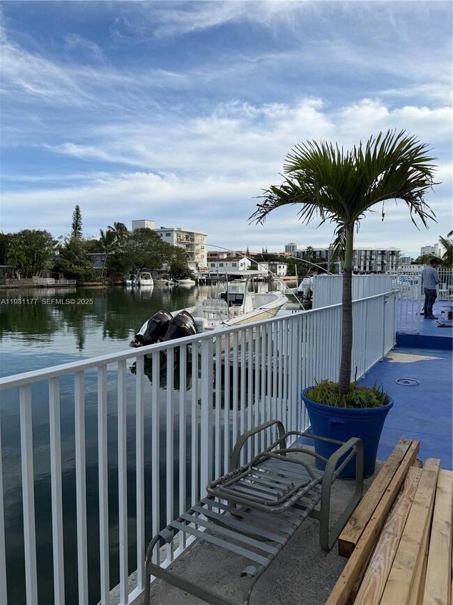 8305 Crespi Blvd in Miami Beach, FL - Building Photo - Building Photo