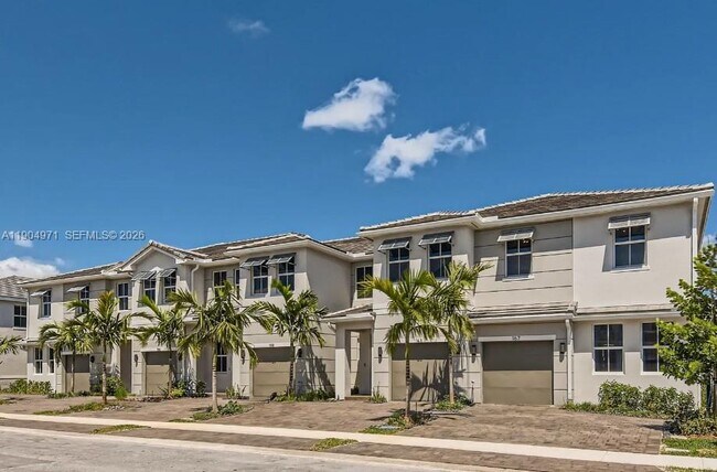 117 SW 170th Ave in Pembroke Pines, FL - Building Photo - Building Photo