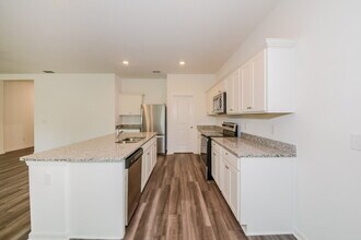 996 Ocean Spray Dr in Ruskin, FL - Foto de edificio - Building Photo