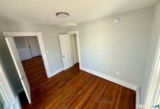 216 Vauxhall St in New London, CT - Building Photo - Building Photo