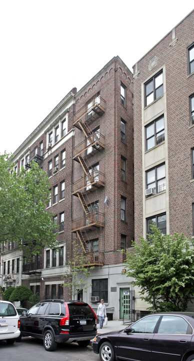 73 Eastern Pky in Brooklyn, NY - Building Photo