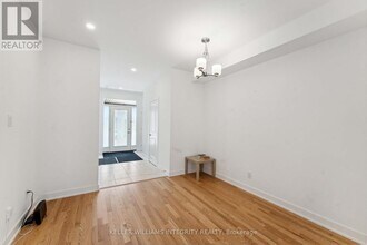 330 Makobe Ln in Ottawa, ON - Building Photo - Building Photo
