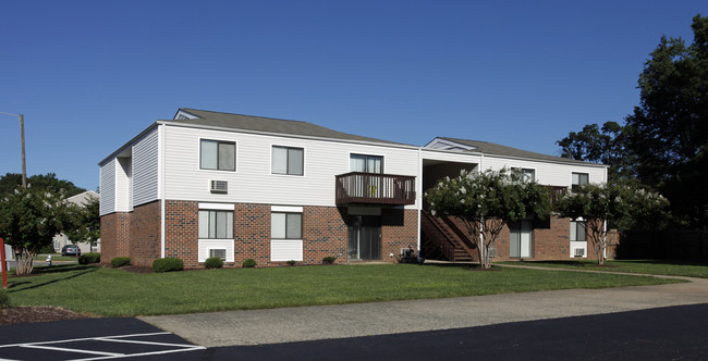 Hanover Apartments in Ashland, VA - Building Photo - Building Photo