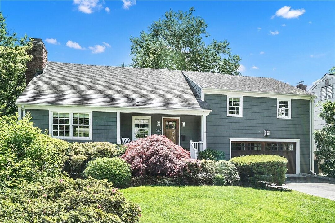 53 Flint Ave in Larchmont, NY - Building Photo