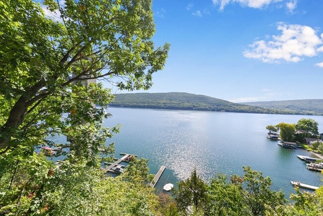 7 Cliffside Dr in Canandaigua, NY - Building Photo - Building Photo