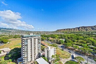 2575 Kuhio Ave, Unit 1702 in Honolulu, HI - Building Photo - Building Photo