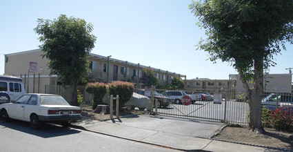 Stone Square Apartments in San Pablo, CA - Building Photo - Building Photo