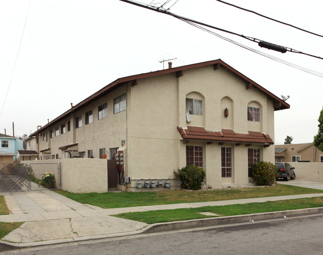 9505 Olive St in Bellflower, CA - Building Photo - Building Photo