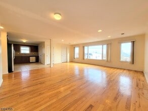 81 Forest St in Kearny, NJ - Building Photo - Building Photo