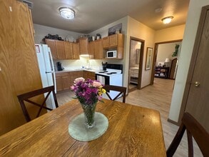 125 W Main St, Unit A in Omro, WI - Foto de edificio - Building Photo